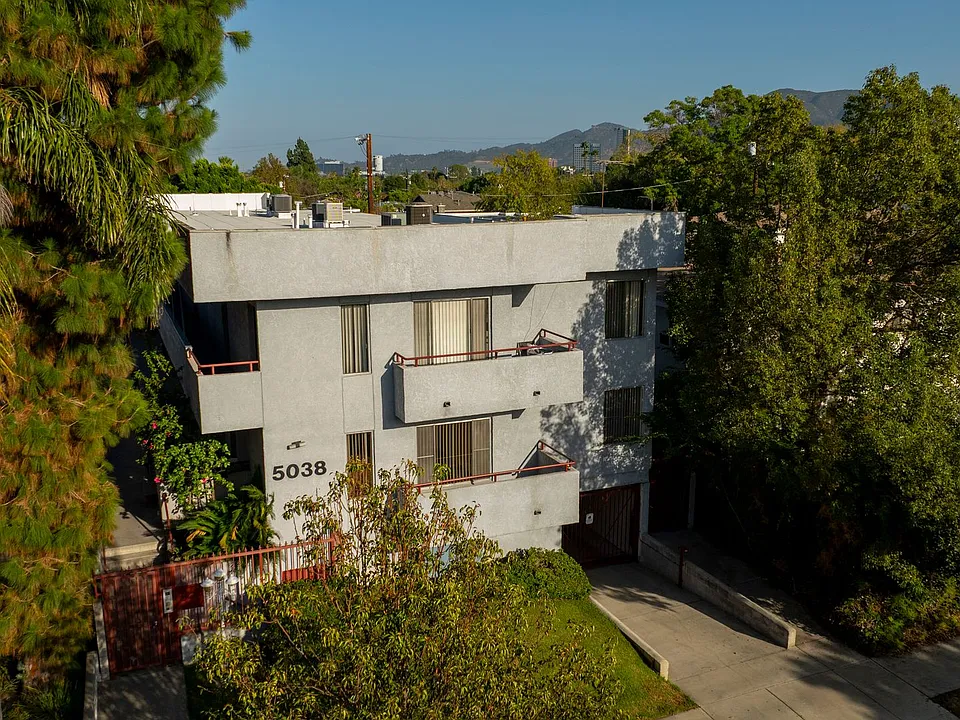 5038 Cahuenga Blvd