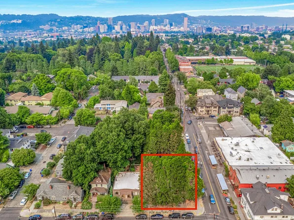 2880 SE Stark St, Portland, OR 97214