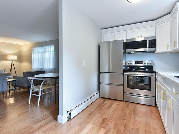 5th image of 70 Carroll Ave Unit 1013