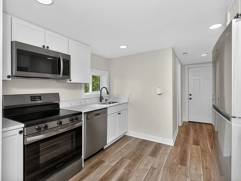 4076 Indianola Ave — Photo 10