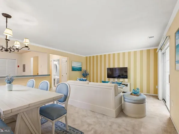 25 Phoenix Ct, Tinton Falls, NJ 07712