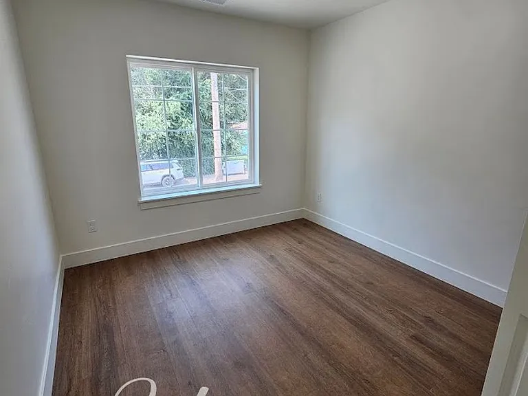 356 NW Bradford Ave — Photo 9