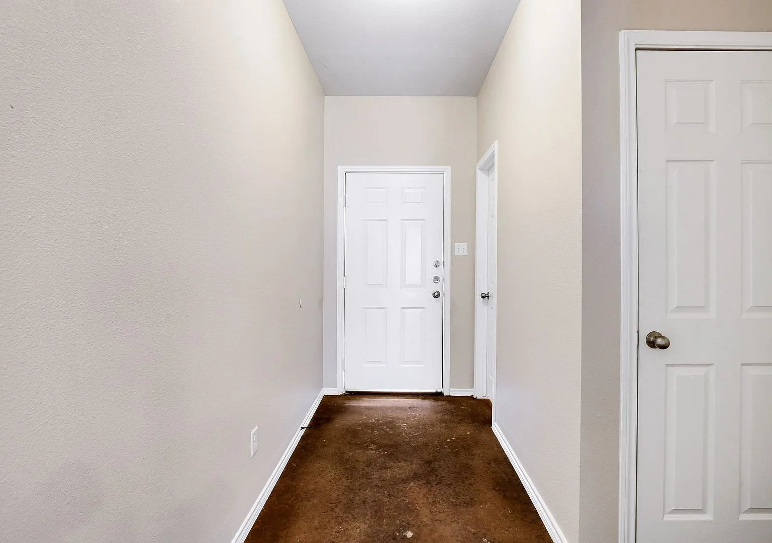 5815 Golf Bend — Photo 3