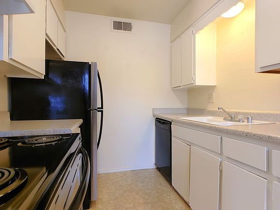 3rd image of 1829 Mary Ellen St NE APT 1