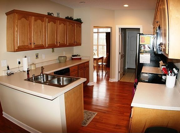 5th image of 268 Holland View Dr