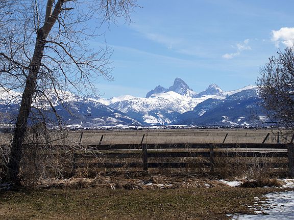 2nd image of 2960 N Highway 33