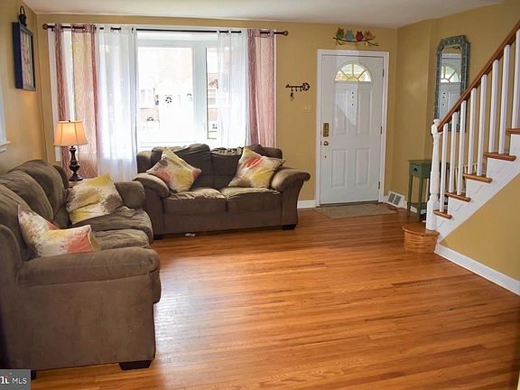 3rd image of 7642 Burholme Ave