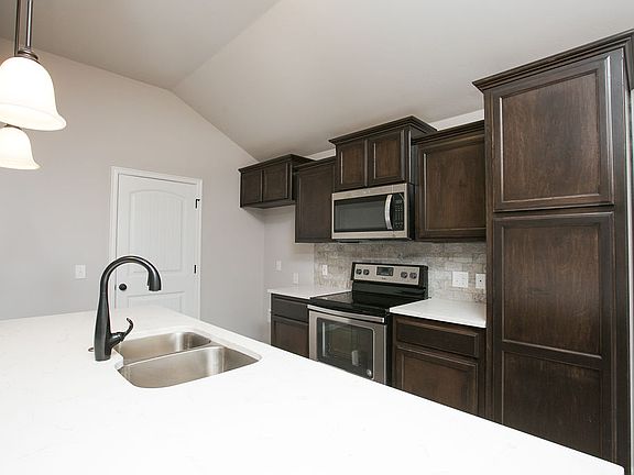 5th image of 1121 Laurel Creek Dr