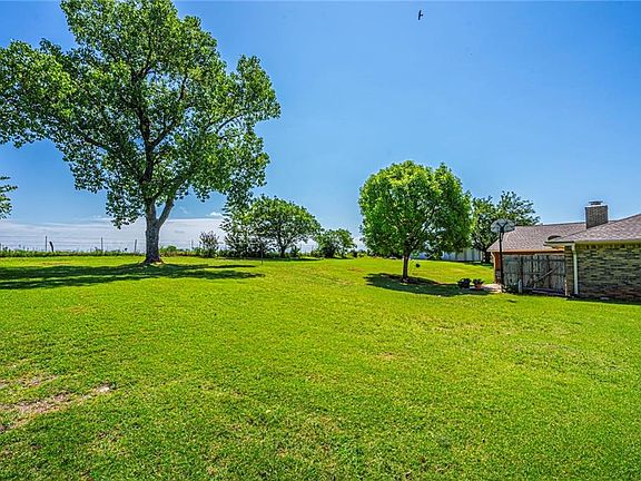 5th image of 126 Oakwood Dr