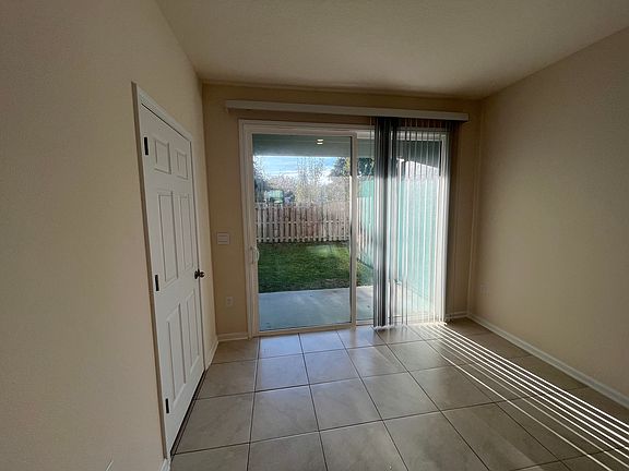 4th image of 198 Whispering Brook Dr