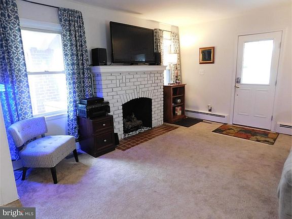 3rd image of 417 Colonial Ave