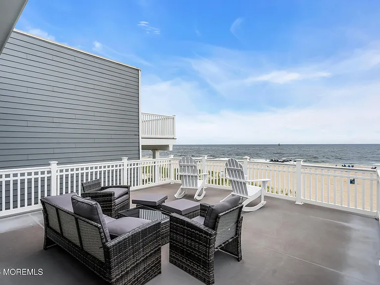 55 Beach Front — Photo 6