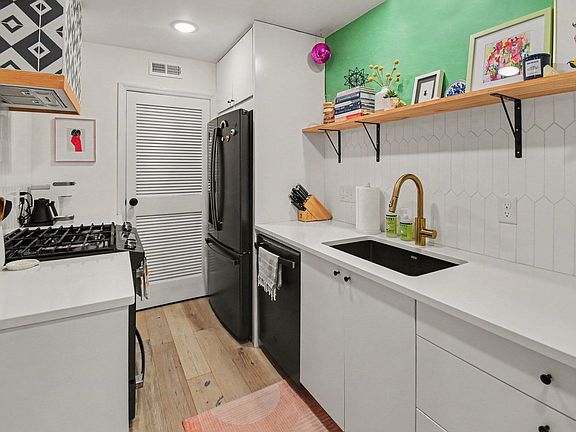 3rd image of 2421 Abbington Dr SE #30