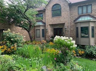 9011 Enclave Dr, Burr Ridge, IL 60527