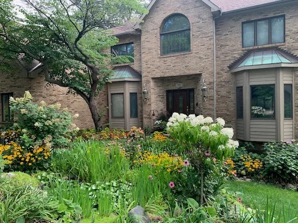 9011 Enclave Dr, Burr Ridge, IL 60527