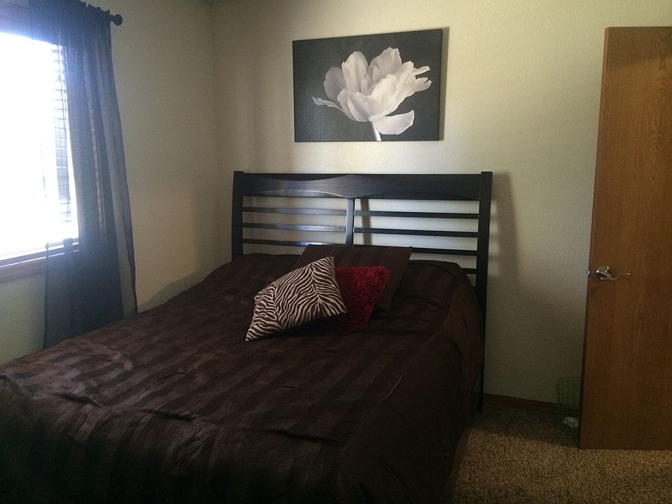 2nd bedroom