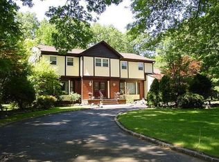 2 Debra Ct, Scotch Plains, NJ 07076
