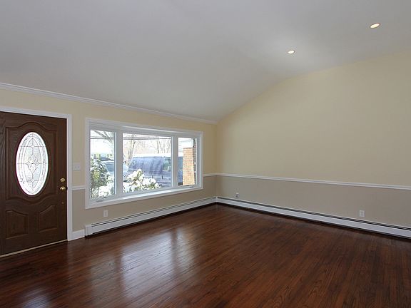 2nd image of 3402 Gomer St