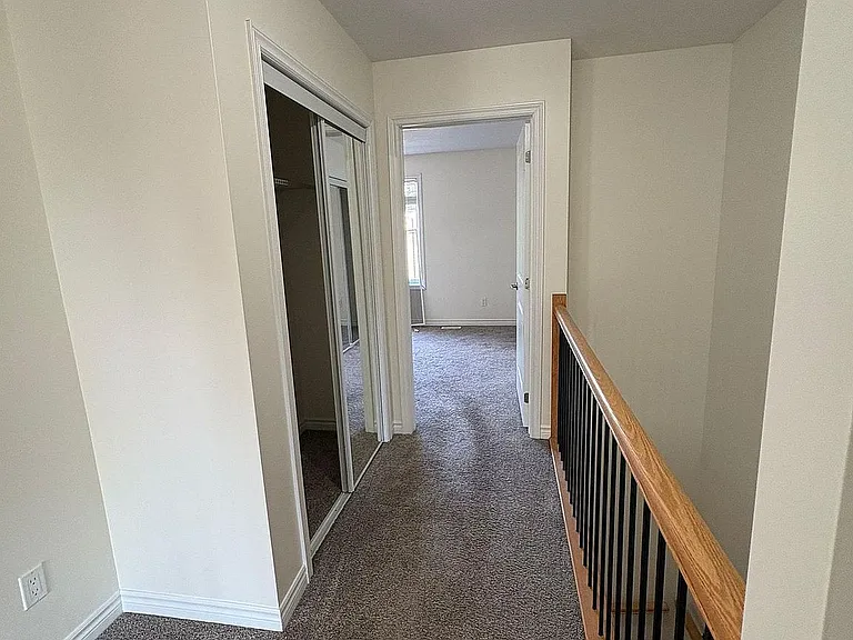 10.5 Dufferin St #16 — Photo 7