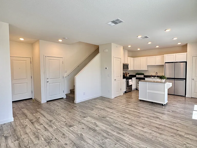8768 Scenic Sky Dr — Photo 4