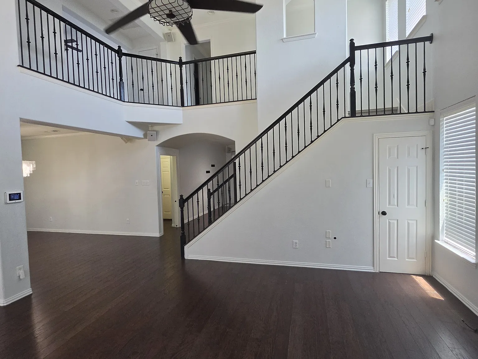4 bed, 2844 sqft, $2,995 — Photo 2