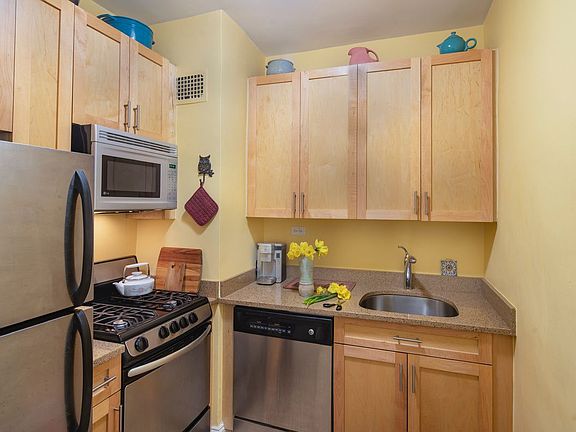 4th image of 305 E 40th St APT 14N