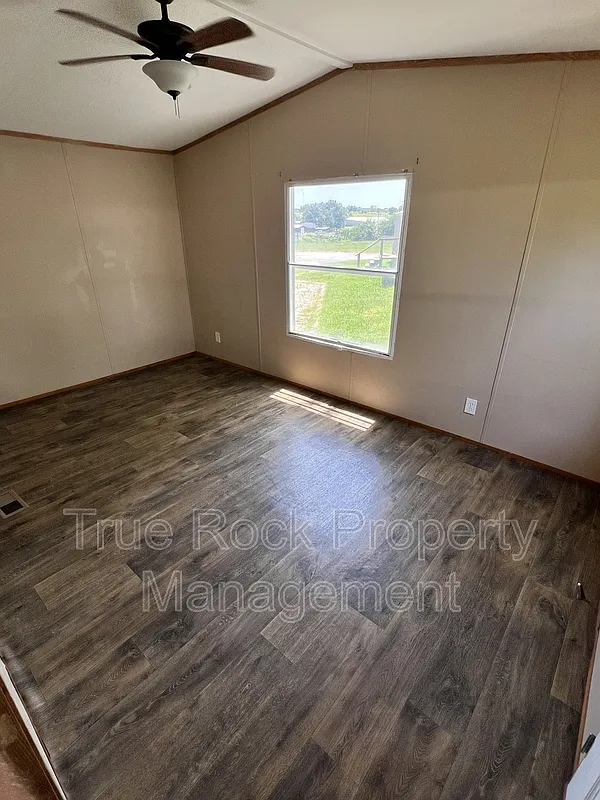 3 bed, 2.0 bath, $825 — Photo 4