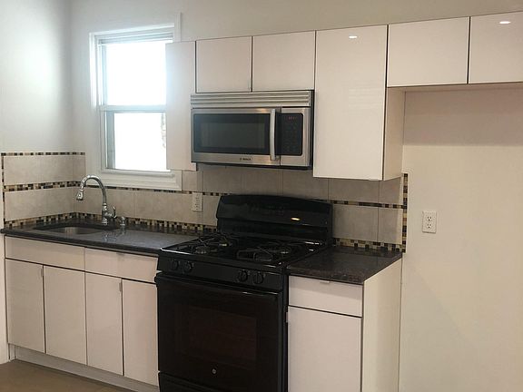 2nd image of 442 Baldwin Ave