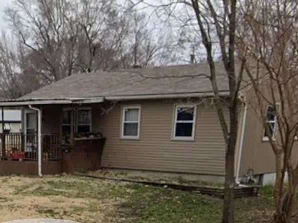 1101 E 137th St, Grandview, MO 64030