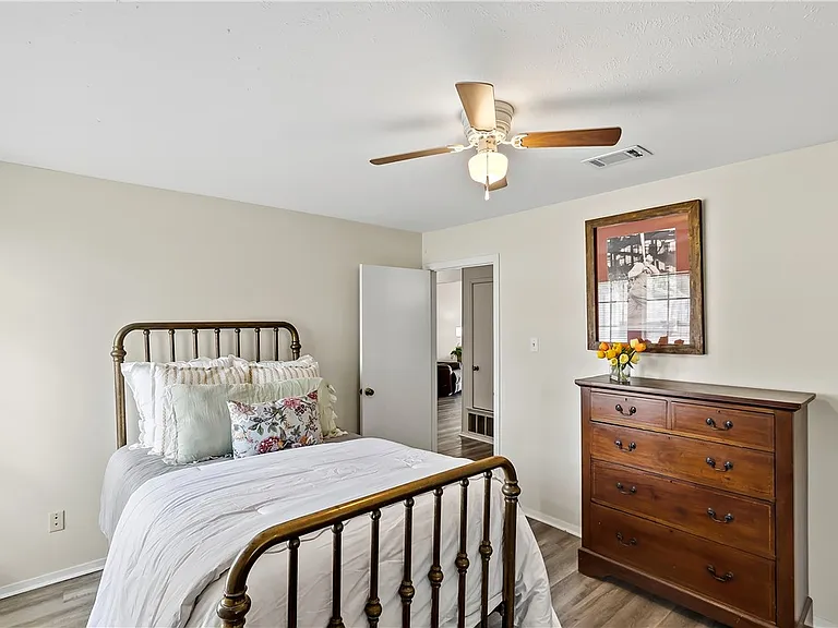 2523 Longmire Dr — Photo 19