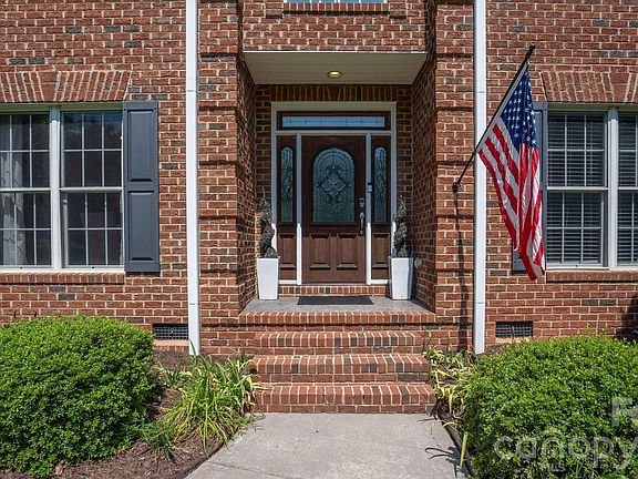 4th image of 6263 Chamar Cir