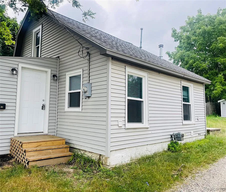 2 bed, 1.0 bath, 800 sqft, $1,645 — Photo 2