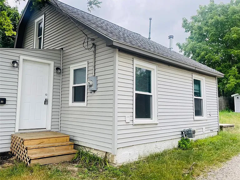 31 Heights Rd — Photo 2