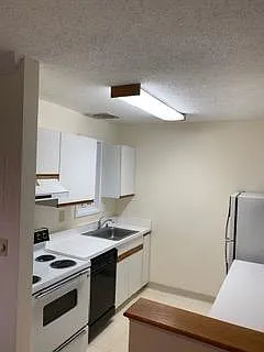 1732 W Abingdon Dr #201 — Photo 1
