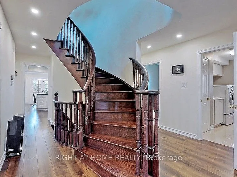 95 Lensmith Dr #MAIN AND UPPER FLOOR — Photo 31
