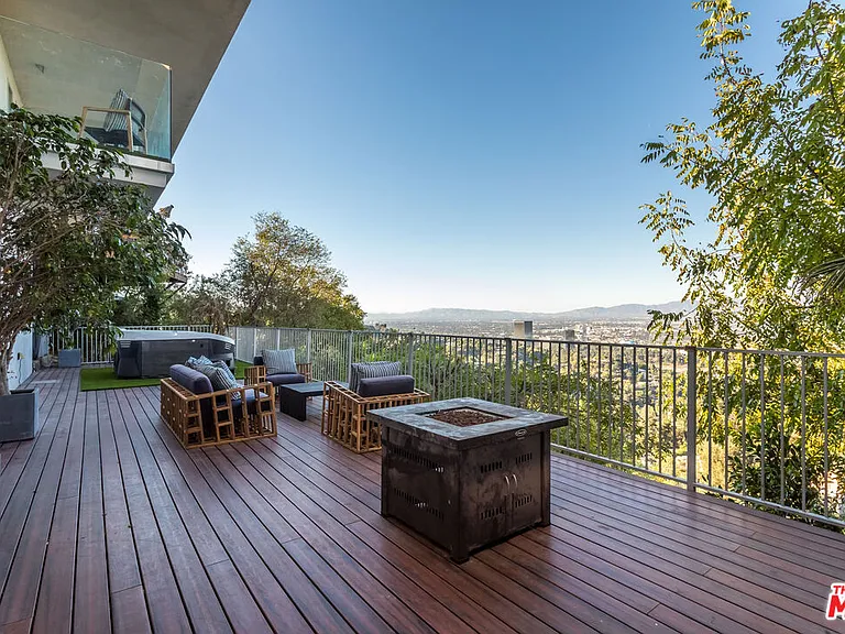 7177 Pacific View Dr — Photo 25