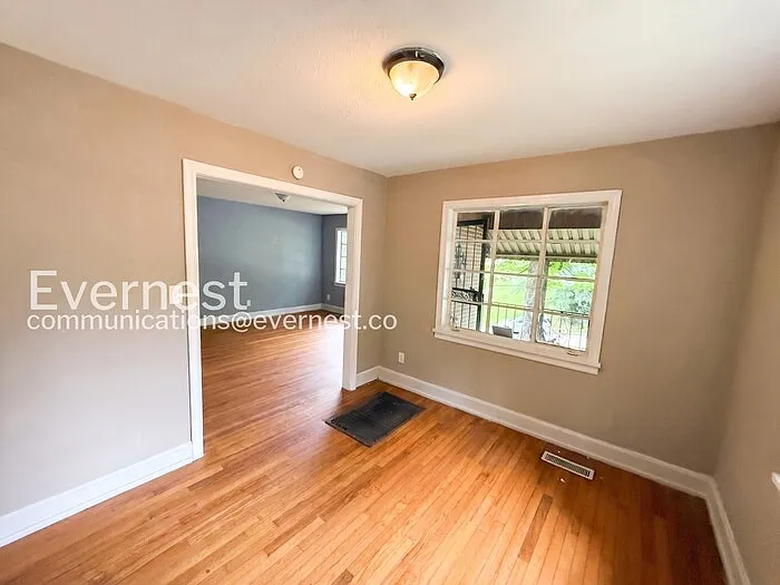 848 Vanderbilt St — Photo 8