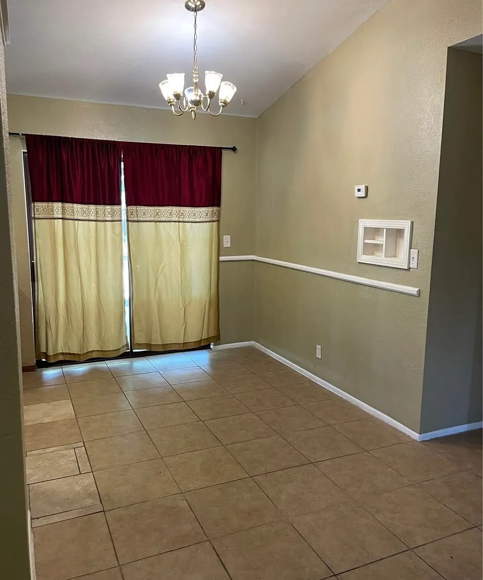 3 bed, 920 sqft, $1,500 — Photo 2