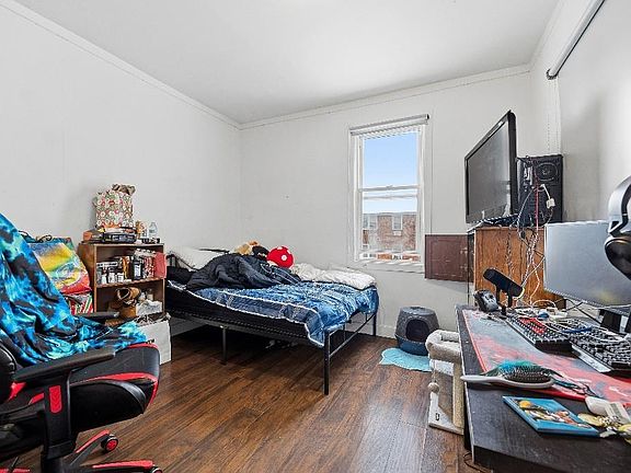 5th image of 383 Broadway