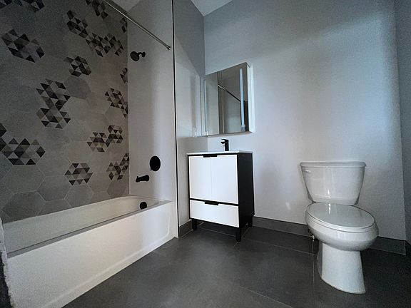 5th image of 130-132 Mallory Ave #502