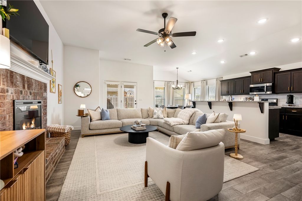 2402 Armstrong Ln, Pea Ridge, AR - View 3