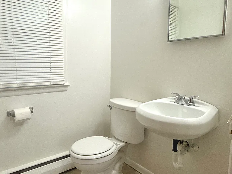 1/2 Bath