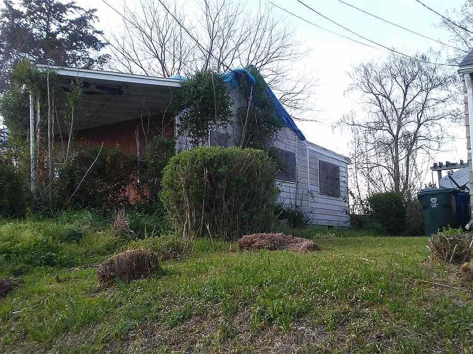 2nd image of 1705 Oakwood Ave
