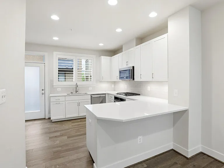 6924 Rockledge Dr — Photo 13