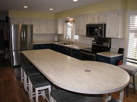 2nd image of 555 Betsy Ross Ln