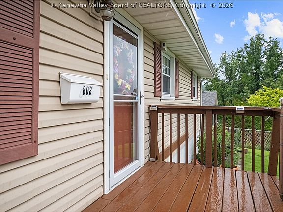 4th image of 608 Hillsdale Dr