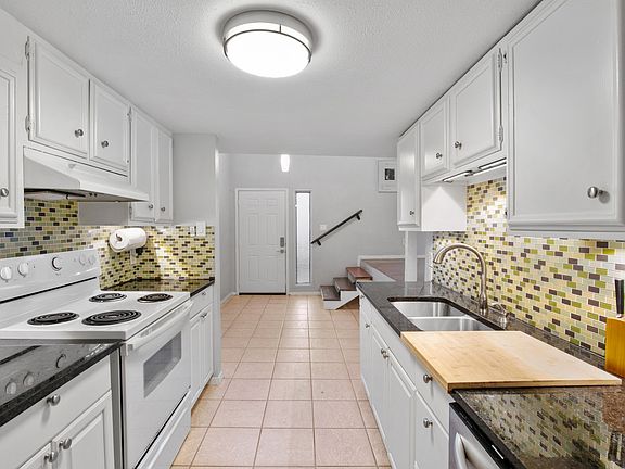 4th image of 1911 Westridge Dr APT A
