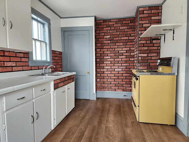 281 Wilson St — Photo 35