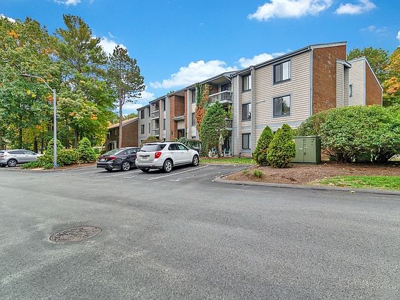 4th image of 14 Old Stone Way APT 11