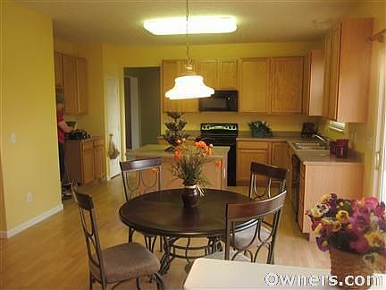Eat-in Kitchen